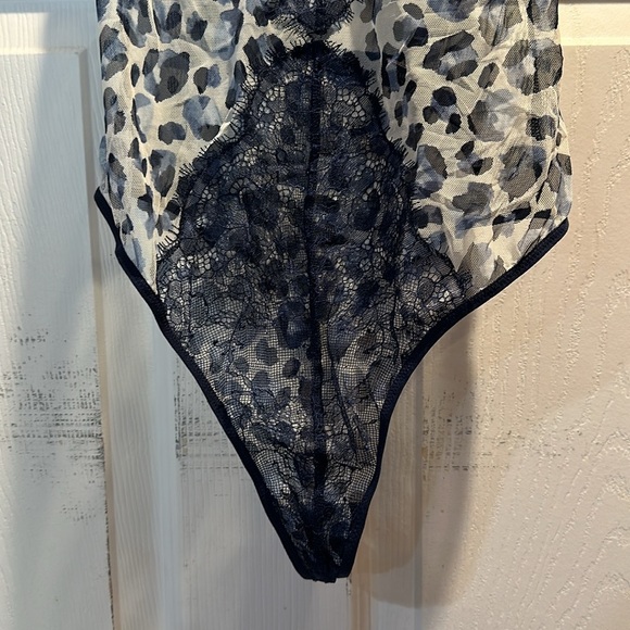 NEW! Victoria's Secret Leopard Mesh V-Wire Halter Teddy Thong Bodysuit S Lace - Picture 4 of 8